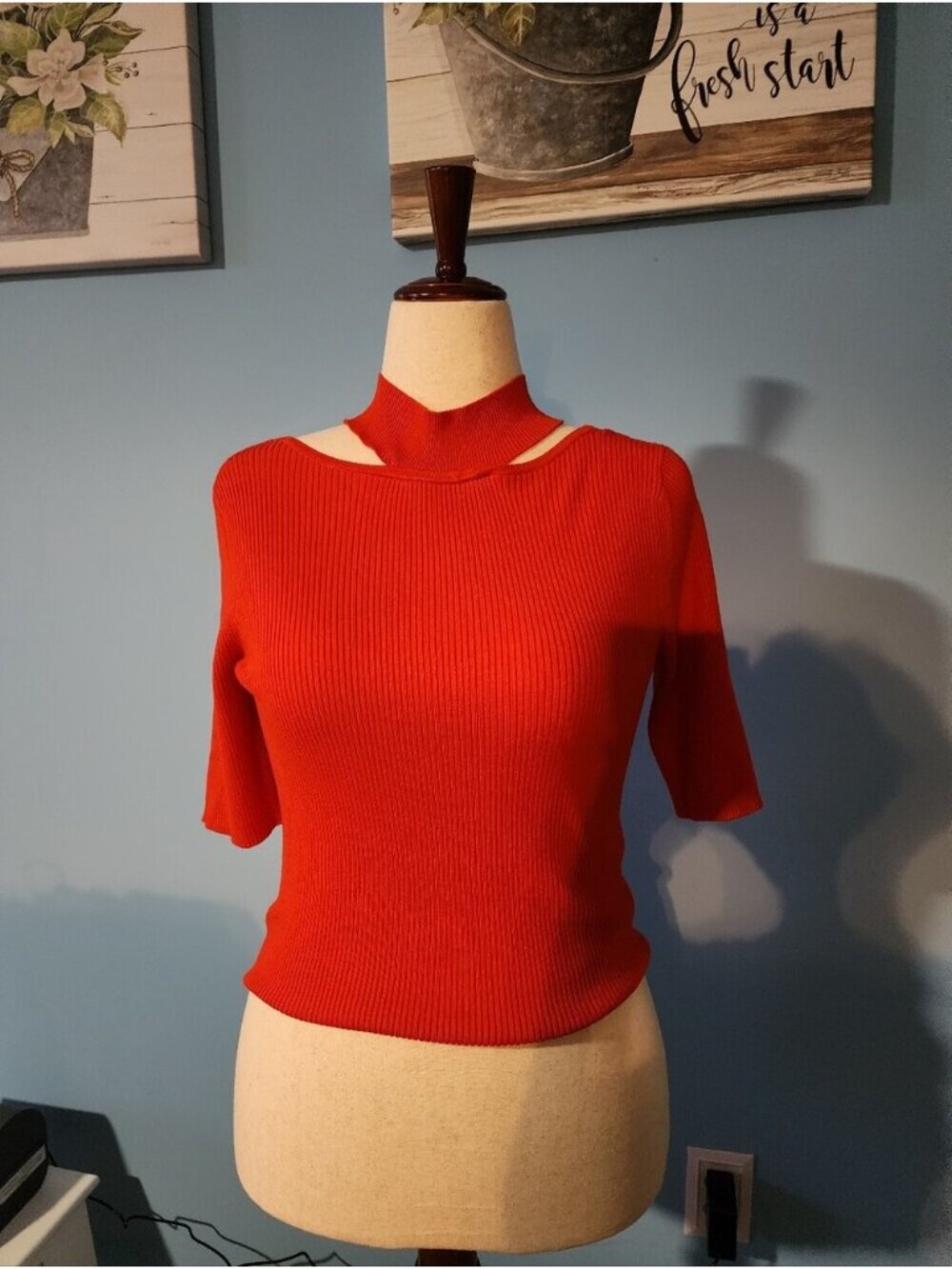 BOLD elements Ribbed Knit Top in Red - Picture 4 of 6